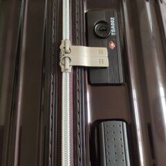 hands+ Travel キャリーケース　ジップタイプ 57リットル（ワケ有り）の画像