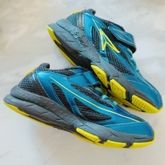 瞬足　２足セット　19cmの画像