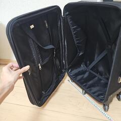 収納たっぷり　黒色　ソフト　スーツケースの画像