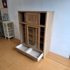 未使用 美品 サンプル品 天然木アッシュ材使用 幅90 カップボード キッチンボード ミドルボード 食器棚 ガラス扉 引き戸 ダイニングの画像