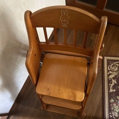 ミッフィーの子ども用椅子の画像