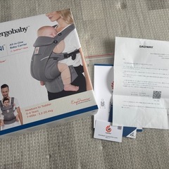 Ergobaby OMNI 360のグレーの抱っこ紐、説明書付きの画像