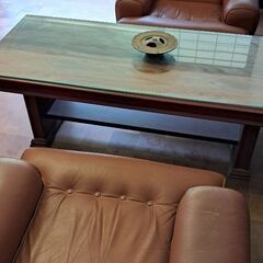 応接間の椅子とテーブルセットの画像