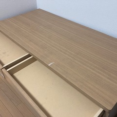 デスク　幅120cm 奥行45cm コンセント穴付き　引き出し付きの画像