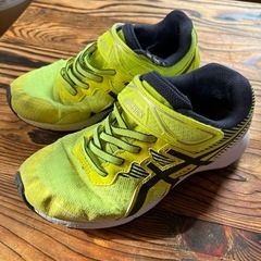 アシックス　運動シューズの画像