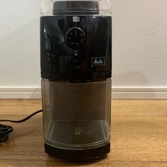 エスプレッソマシーンとコーヒーミルの画像