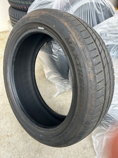 更に値下げほぼ新品 マットレックス 15インチタイヤ４本