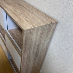 【LOWYA】収納棚3段、スライド扉付きの画像