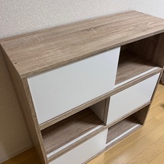 【LOWYA】収納棚3段、スライド扉付きの画像