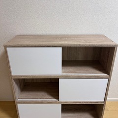 【LOWYA】収納棚3段、スライド扉付き