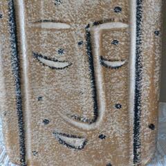 野の石像の画像