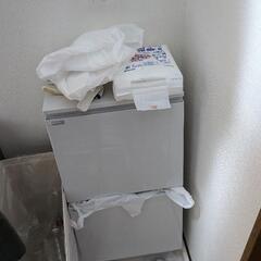 すっきり収まる薄型ワイドペダルペール(2段 40L)の画像