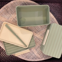 弁当箱2点とバンブー製トレーの画像