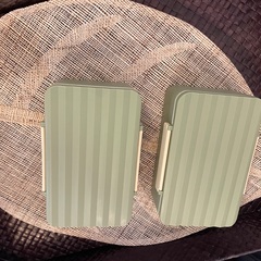 弁当箱2点とバンブー製トレーの画像