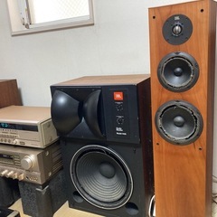 JBLスピーカー、アンプ、カセットデッキの画像