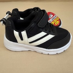 新品！ブラック/ホワイトスニーカー 18cmの画像
