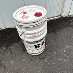 空きオイル缶
