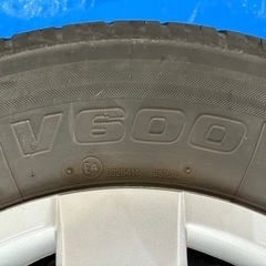 ⭐️在庫処分セール⭐️ ハイエース　ノーマルタイヤ　195/80R15 107/105L LT BRIDGESTONE V600 2019年製　2017年製の画像