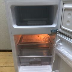 2023年製 極上超美品 中古 Haier ハイアール 2ドア冷蔵庫 2023年製 BR-85A 85L 動作確認済 ORIGINALBASIC お手入れしやすいガラストレイ  耐熱性能天板 2ドア冷蔵庫 【糸島市内 送料無料】250719-1の画像