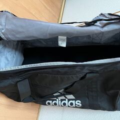 adidas ダッフルバッグの画像