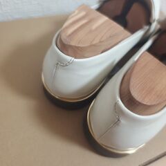 【最終値下げ】Charles and Keith クラシック スクエアトゥローファー 24.5cmの画像