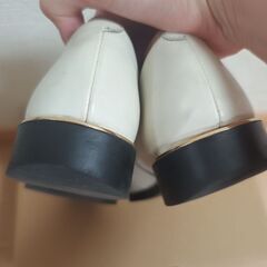 【最終値下げ】Charles and Keith クラシック スクエアトゥローファー 24.5cmの画像