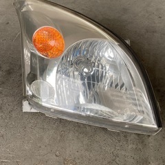 ランクルプラド120系純正ヘッドライトの画像