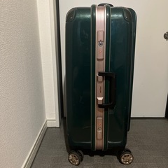 スーツケース　Mサイズ　破損ありの画像