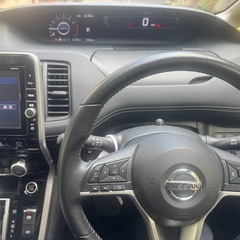 日産セレナH30の画像