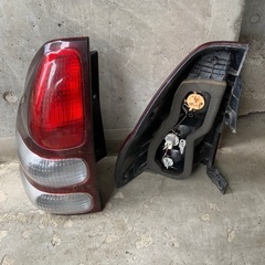 ランクルプラド120系純正テールランプの画像