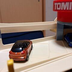 スーパーオート トミカビル(車両はサンプルのため付属しません)の画像