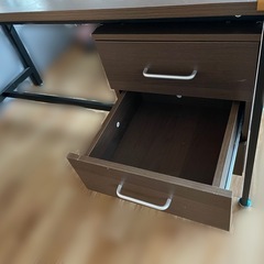 パソコンデスクの画像