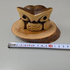 木彫りのフクロウの画像