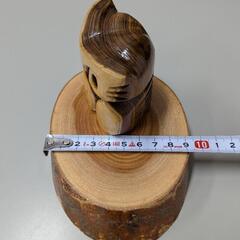 木彫りのフクロウの画像