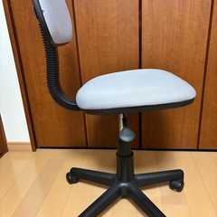 キャスター付きオフィスチェア（グレー）高さ調整可能・美品の画像