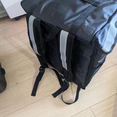 ウーバー　配達バックの画像