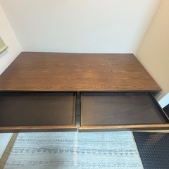 パソコンデスクの画像