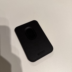 携帯の裏につけれるマグネットカードーケースの画像