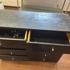 黒い木製タンス 引き出し