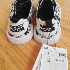 H&M　Disney 　コラボ　総柄シューズ　スリッポン　19センチ　新品未使用の画像