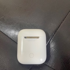 Airpods 2 ケースのみの画像