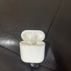 Airpods 2 ケースのみの画像