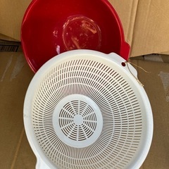 【取引終了】ザル赤　20㎝の画像