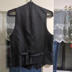 メンズ用ベスト黒ハンガー付の画像