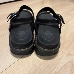 Dr.Martens ブラックダブルストラップサンダルの画像