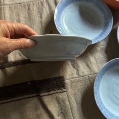 スープ皿4枚　サラダボール一セットの画像