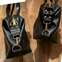 黒のハンドバッグ 付け根劣化あり 新品のショルダー紐ありの画像