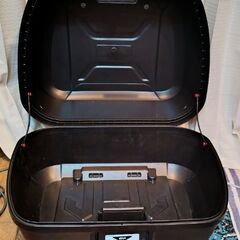 極美品 GIVI バイク リアボックス 43リットル ベース 金具付きの画像