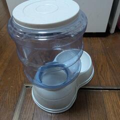 【中古】ペット用 重力式給水器の画像