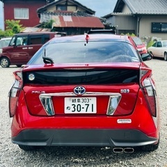 💫😊 トヨタ プリウス ZVW50。年式2017年。走行距離126000km。車検2年。グレードSツーリングセレクション。価格はコミコミです😊💫の画像